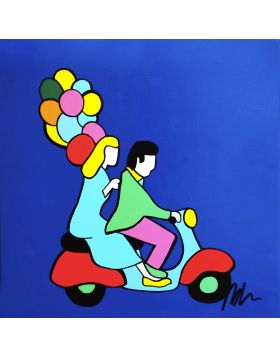 Coppia in vespa con palloncini