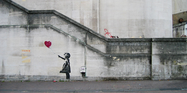 Banksy per Floyd: una bandiera americana che inizia a bruciare